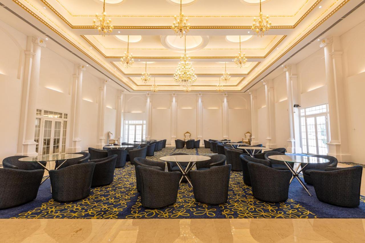The Grand Monarch Hotel, Uddzsaín Kültér fotó