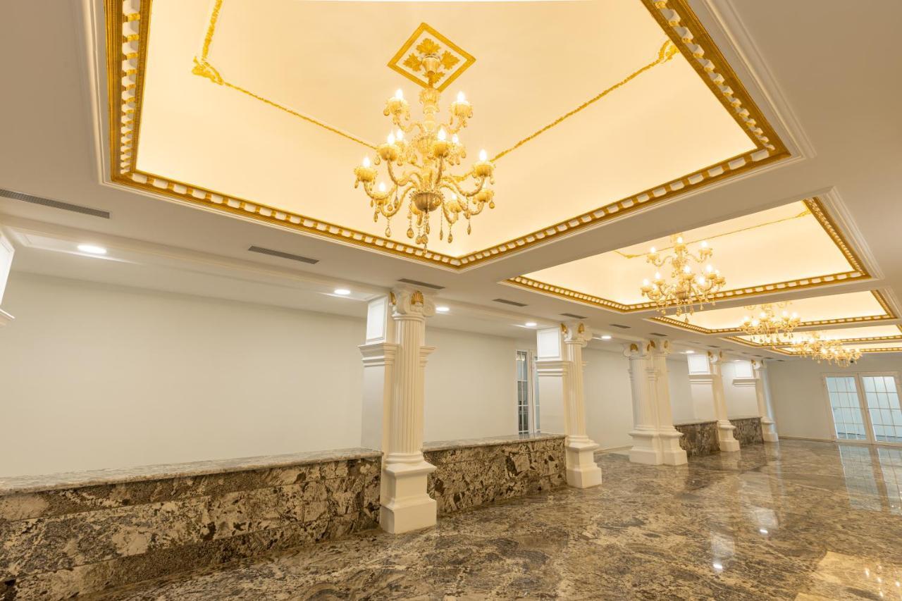 The Grand Monarch Hotel, Uddzsaín Kültér fotó