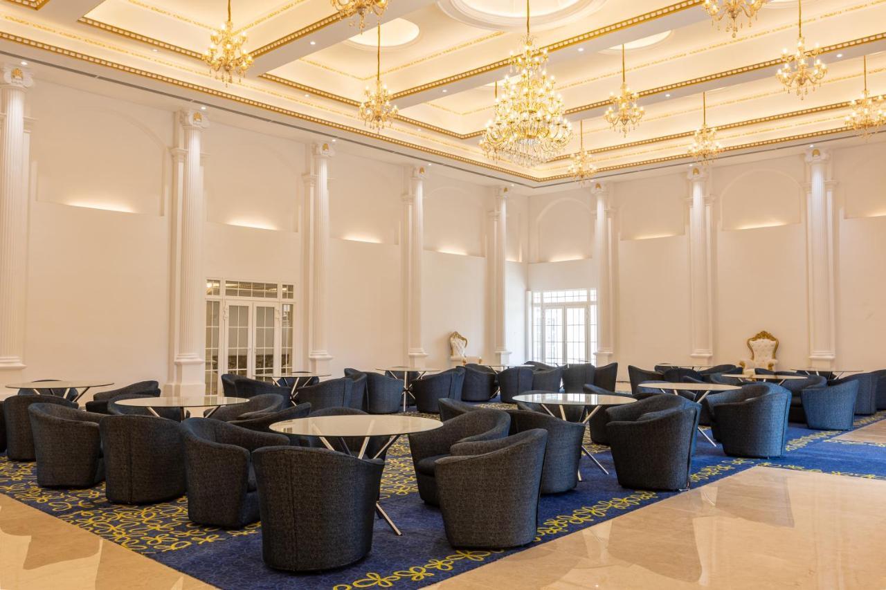 The Grand Monarch Hotel, Uddzsaín Kültér fotó