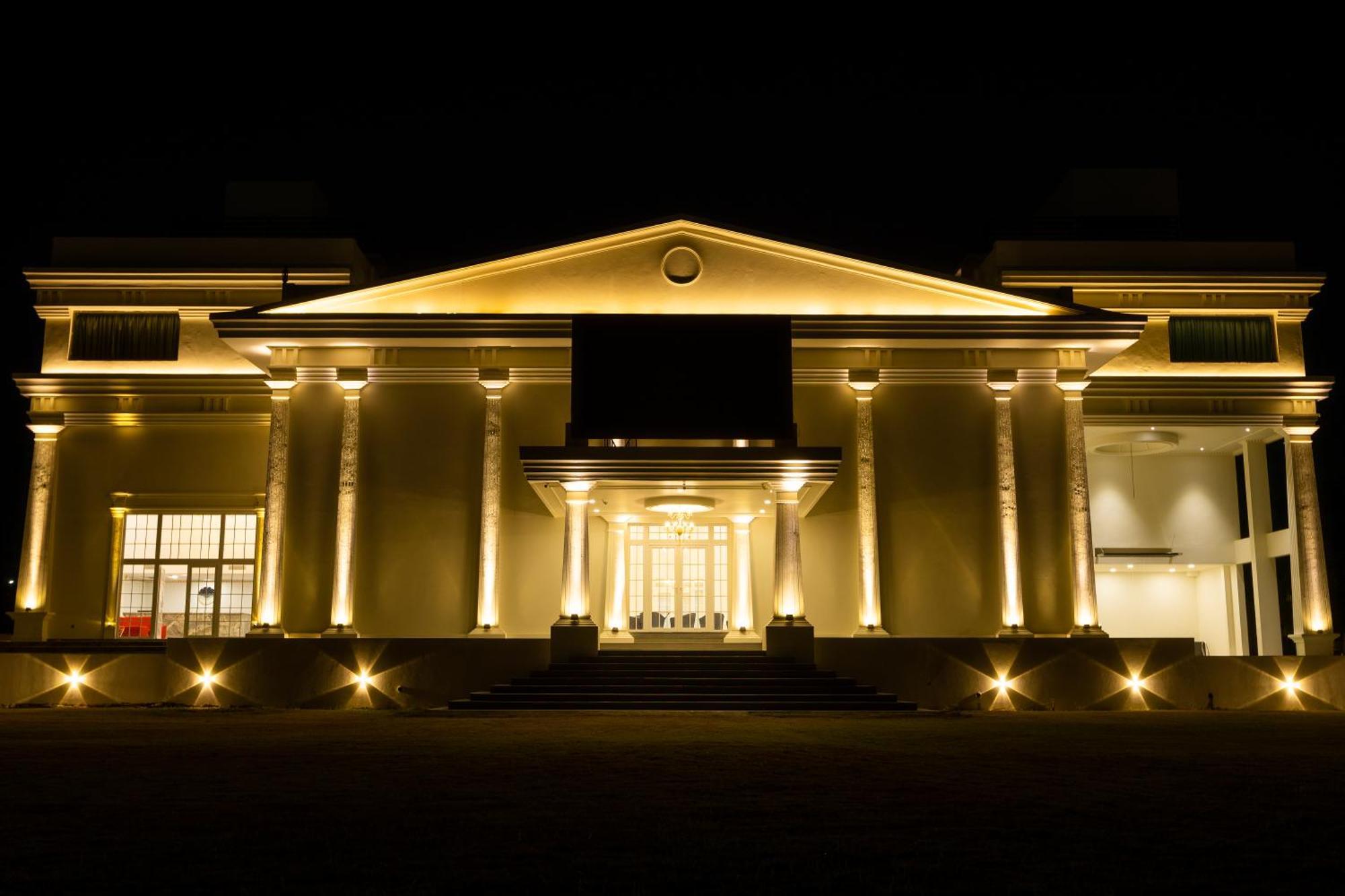 The Grand Monarch Hotel, Uddzsaín Kültér fotó