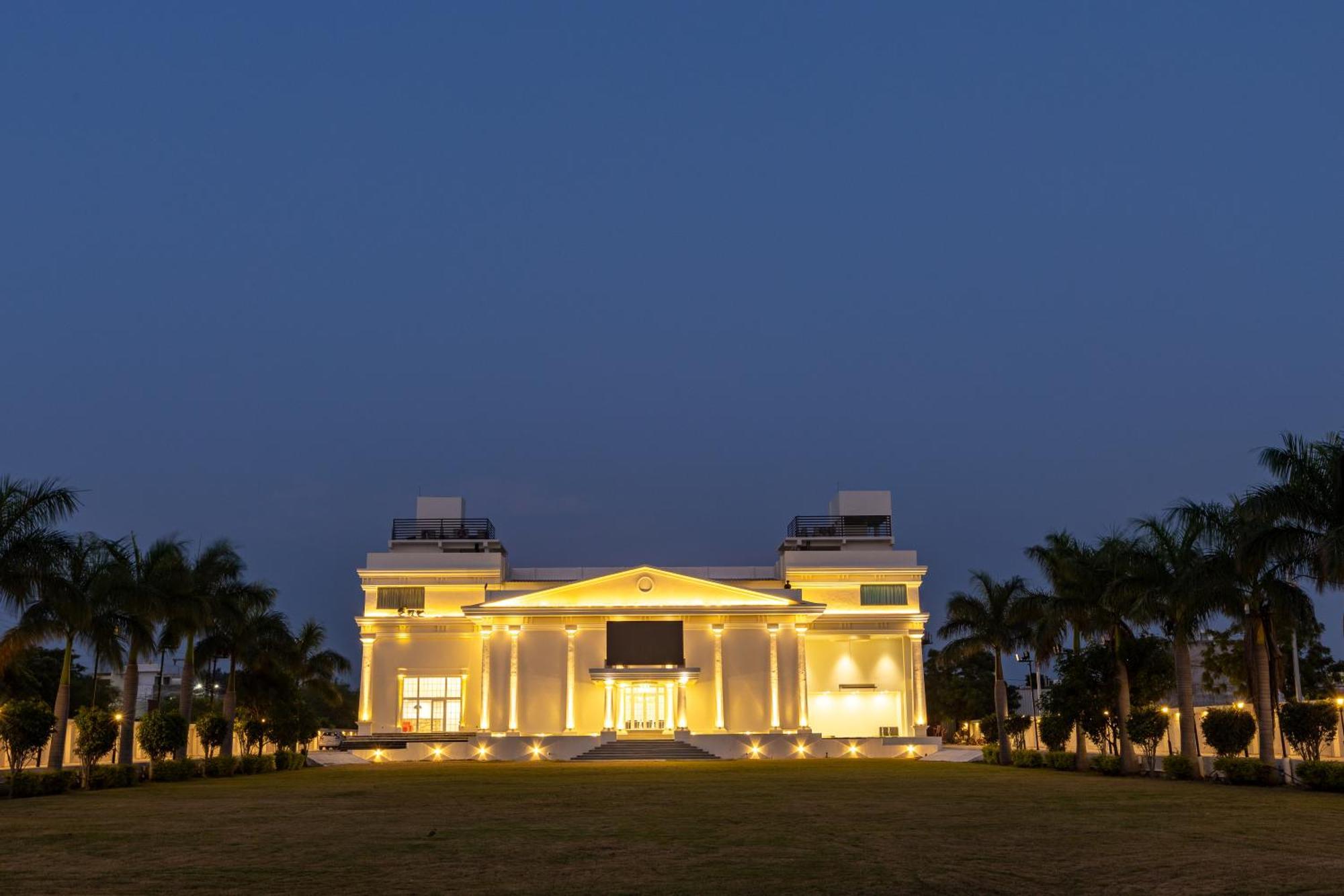 The Grand Monarch Hotel, Uddzsaín Kültér fotó